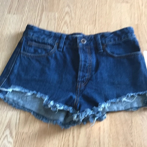 Free People Logan Denim Cut Off Rinse Wash Shorts - Picture 4 of 8